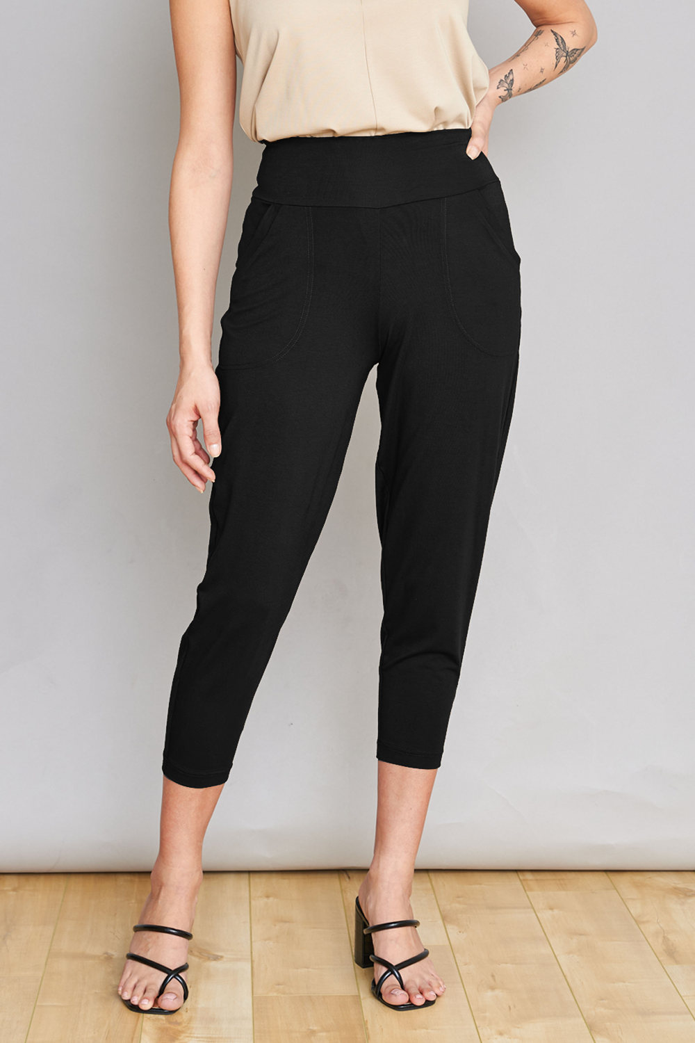 VACATIONIST Women's Capri Pants