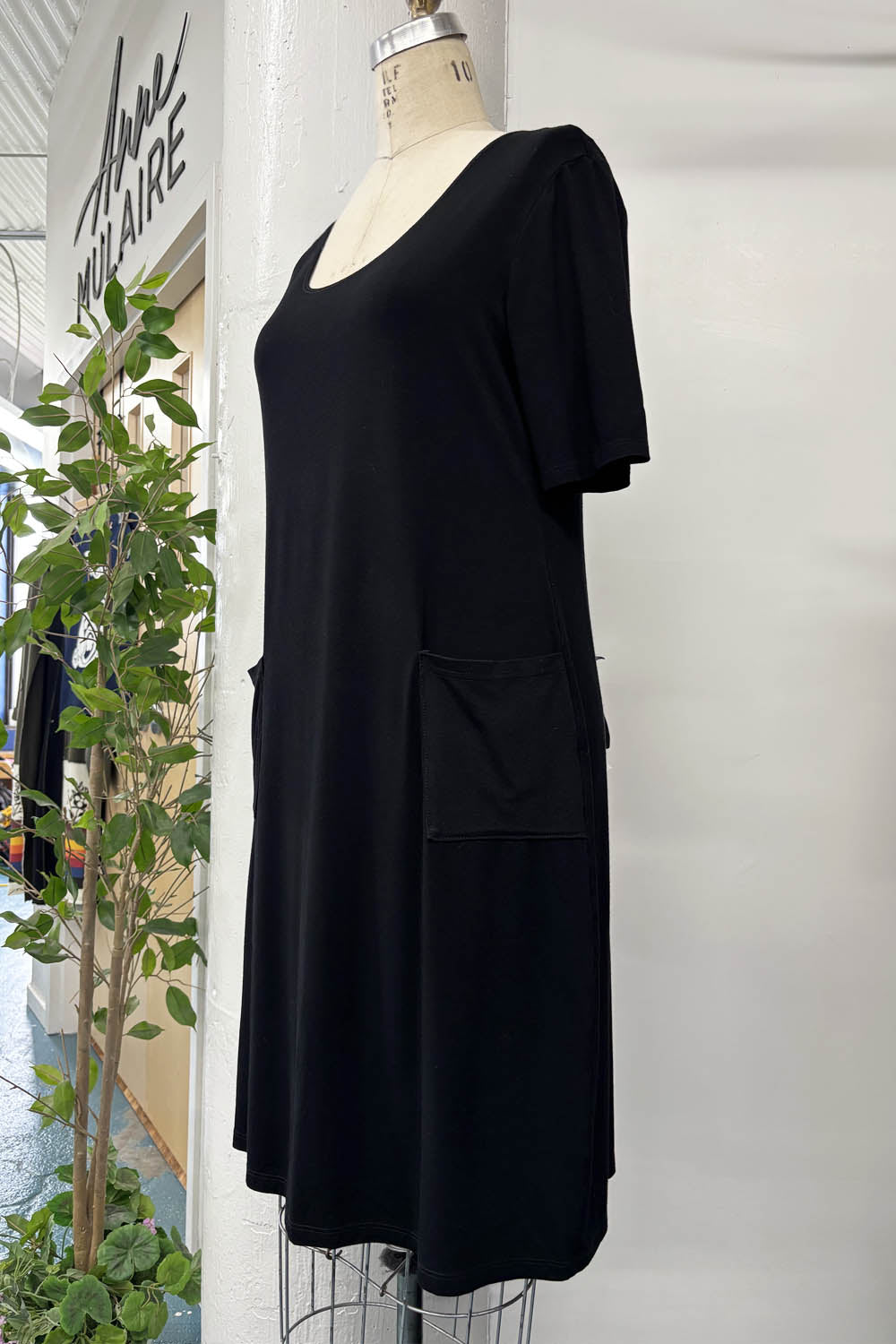 RESALE - Fiona Classic Dress - Black - Large - RE643