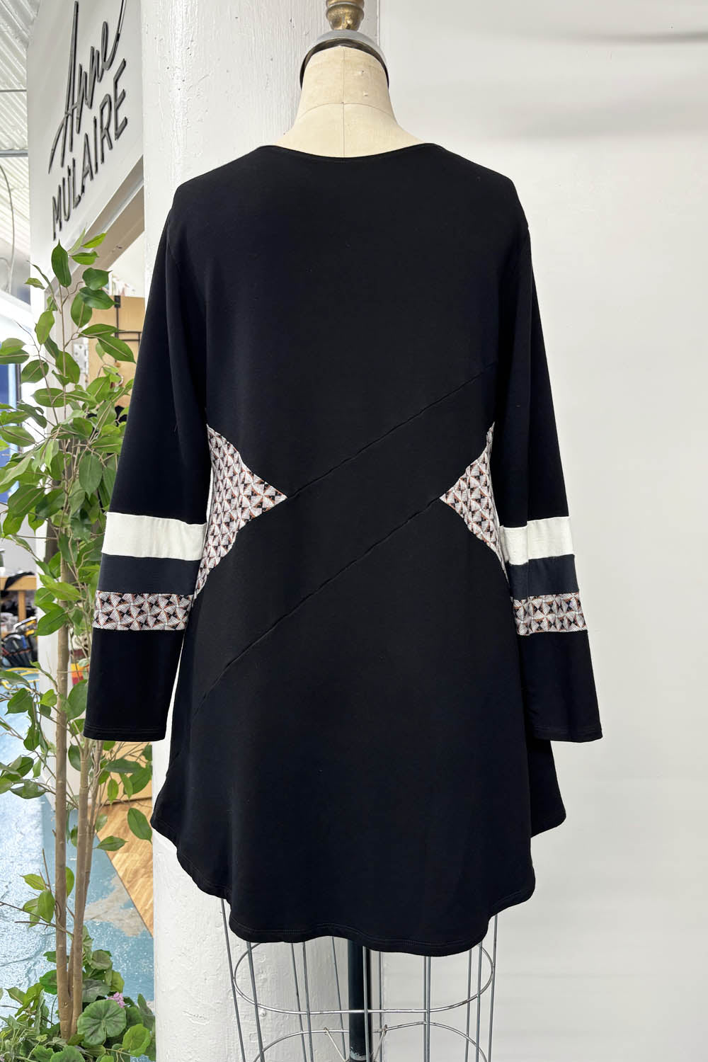 RESALE - ZW Classic Tunic - Black/Prairie - Large - RE647