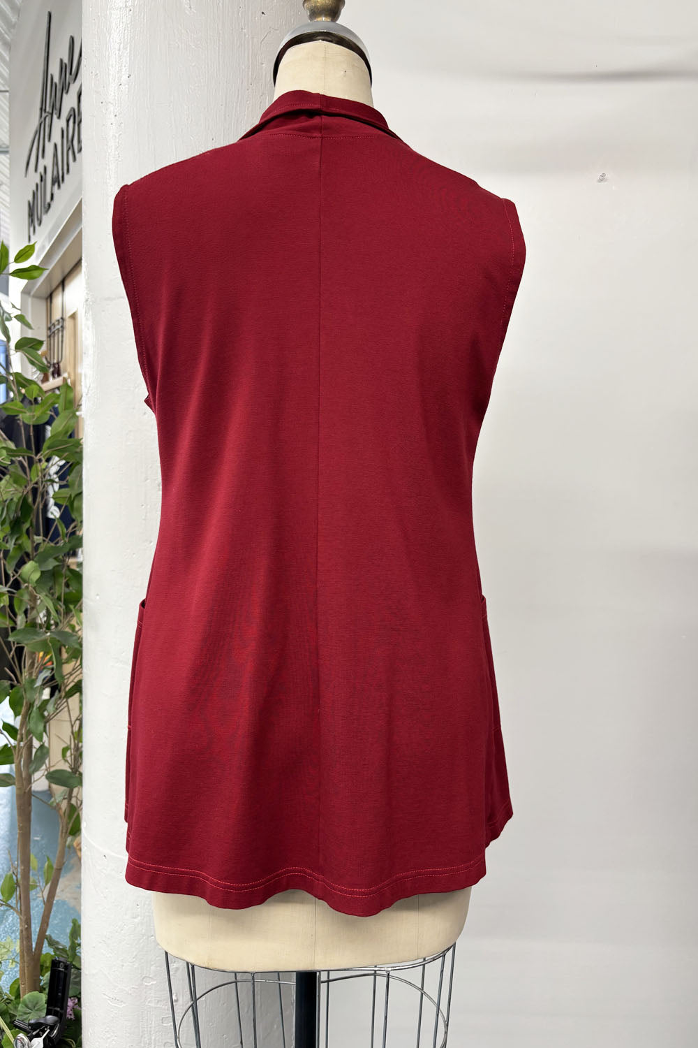 RESALE - Fort Garry Vest - Scarlet - M/L - RE692