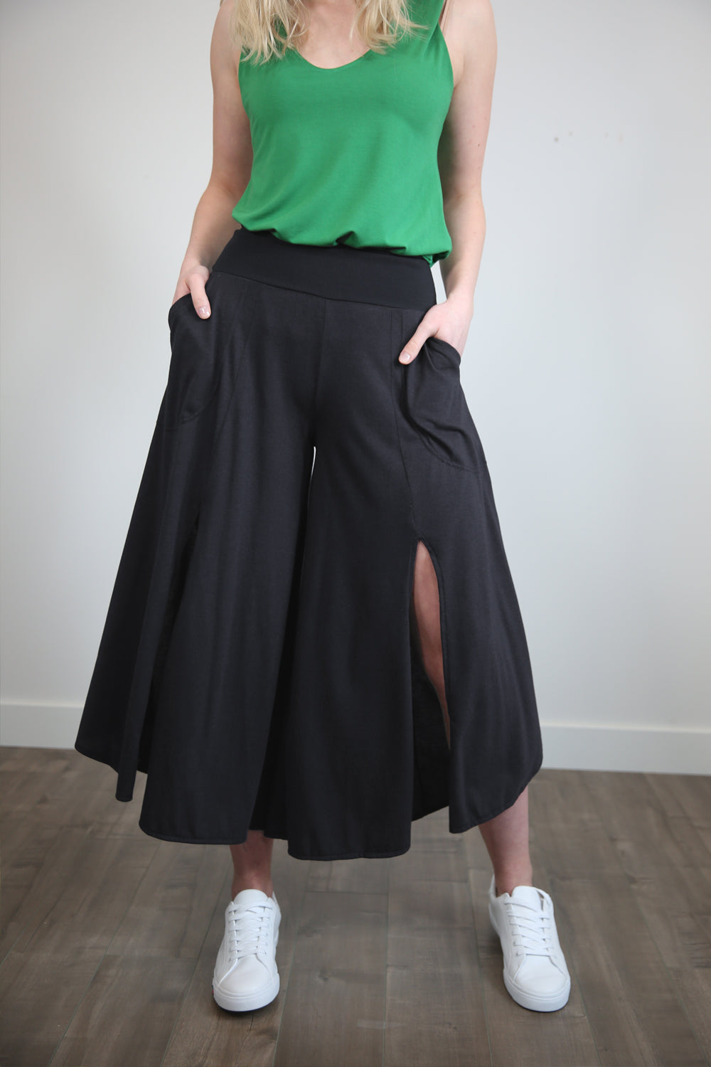 Voyage Slit Capris