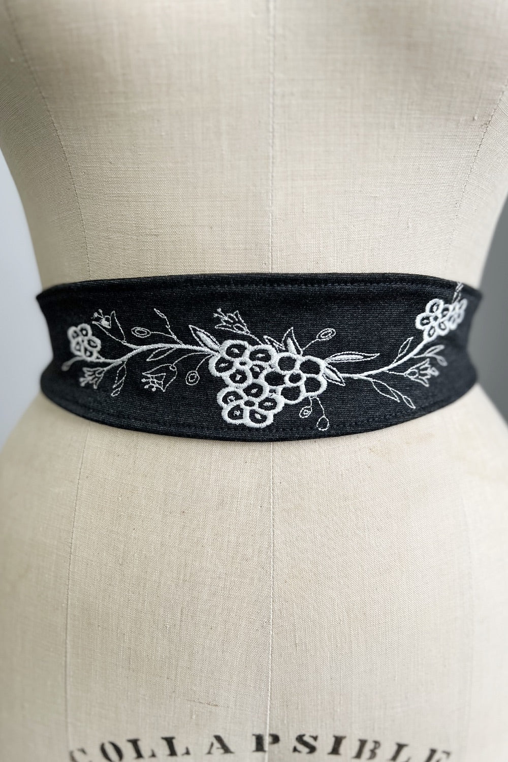 Heritage Embroidered Belt - Red River charcoal