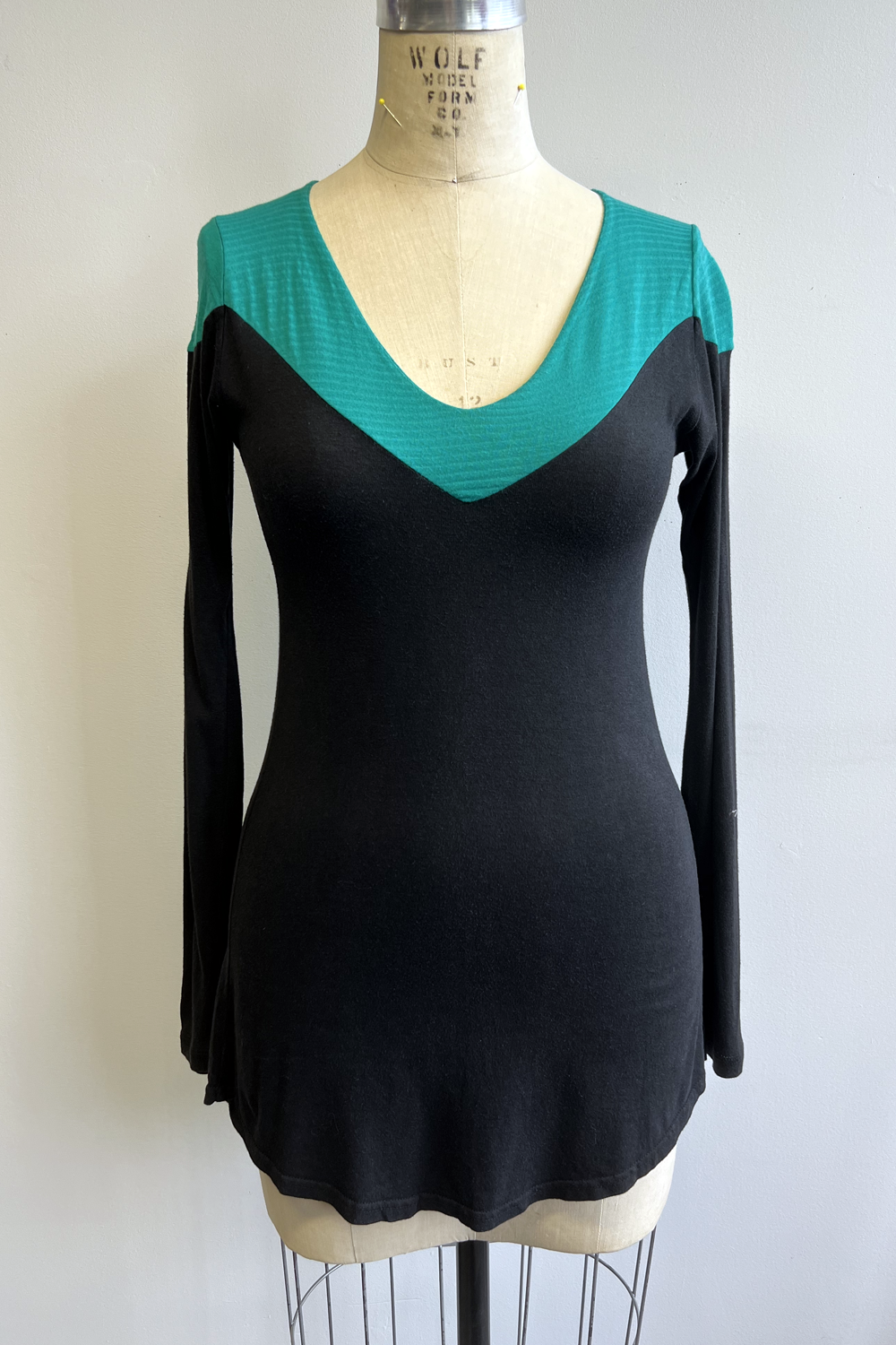 RESALE - Tunic V neck -Blk/Jade - XS